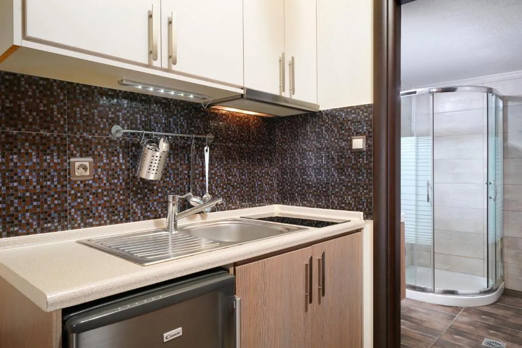 Tiara Holidays - Endless Blue Sea Resort - Superior Studio (3 Adults) with Sea View - kitchen